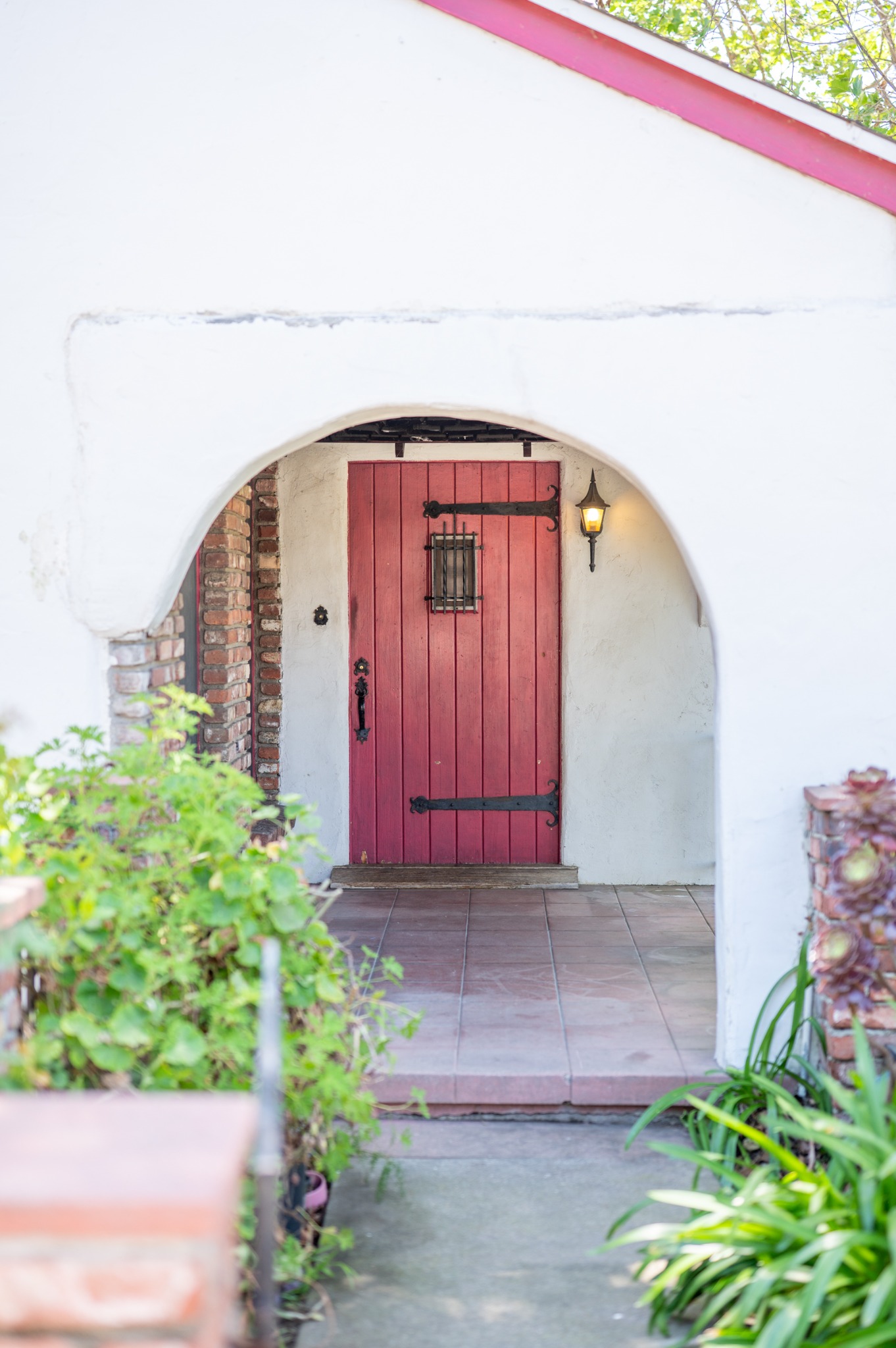 Original interior character of the El Monte Avenue residence